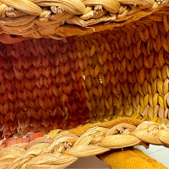 Pre-owned Vinatge Rectangular Harvest basket Bag - with Suede Handles. - Picture 13 of 16